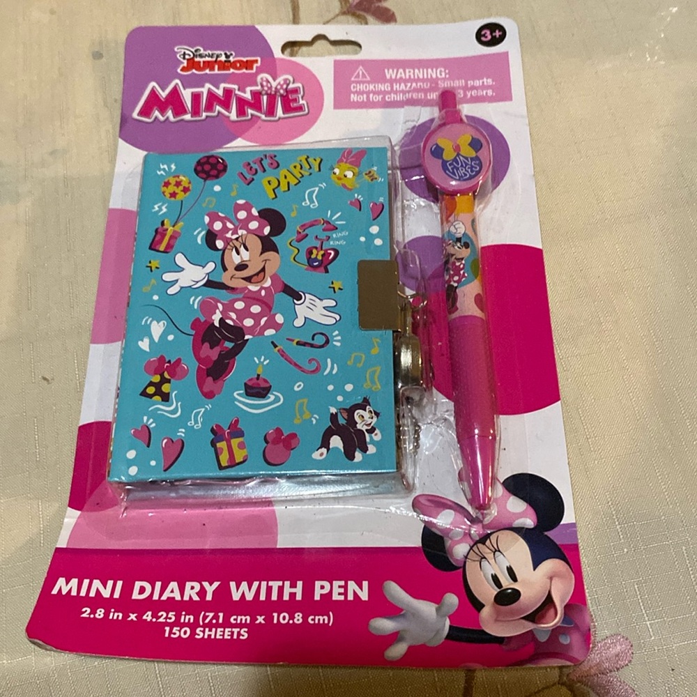 Minnie Mouse mini diary with pen